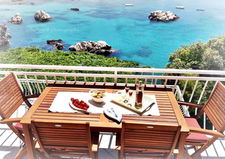 Apartments by the sea - Villa Ana - B&B Molunat