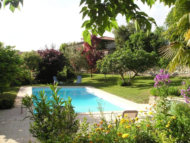 Maison en pierre cosy avec piscine privé - Chambres d'hôtes Dolmayrac