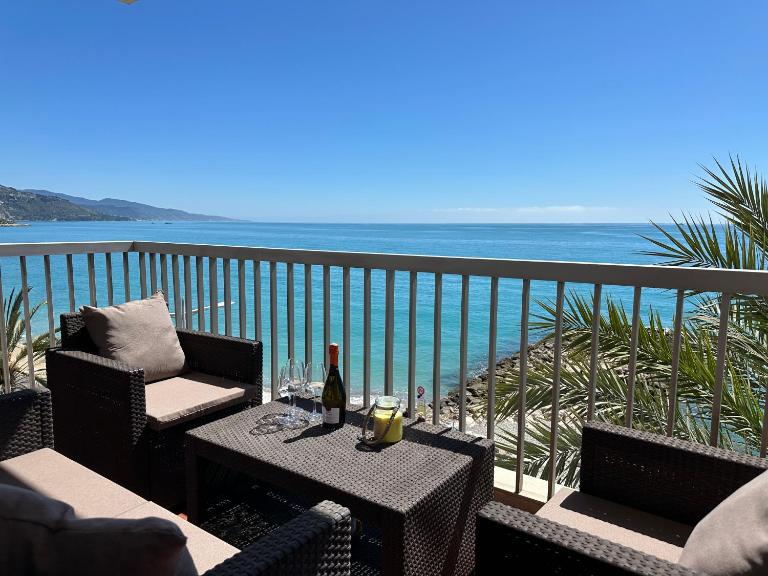 Stella Mare-Vue mer-clim-terrasse - B&B Menton