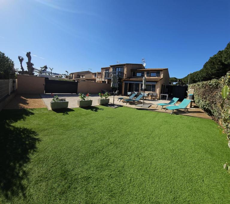 Maison tout confort 4 ch 8p domaine privé avec piscines, et plage à 10 min à pied - B&B Portiragnes