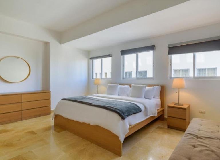 Escape 3BR Apartment in the Heart of Piantini Nightlife - B&B Santo Domingo