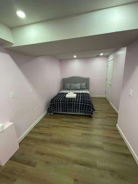 Bedroom in Upland C - B&B Edmonton