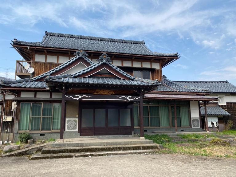 勝山貸切民泊三つ子の魂 福井県立恐竜博物館まで車で10分 発坂駅から徒歩5分 - Bed and Breakfast Katsuyama