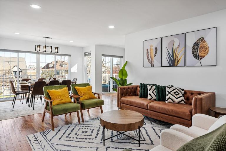 NYC 20min, Sleeps 10, Free Parking, Patio - Chambres d'hôtes Bayonne