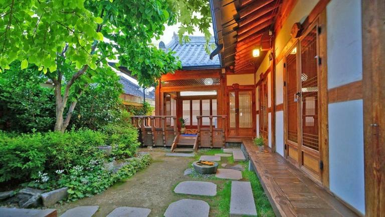 Jeonju Hanok Village Accommodation Sarangru Hanok Pension - Bed and Breakfast Jeonju