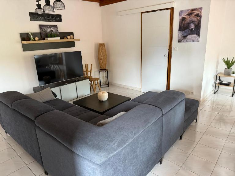 Gite boutx avec Jacuzzi 12 personnes 5 LITS DOUBLES ET 1 CANAPE LIT - Ferienwohnung Boutx