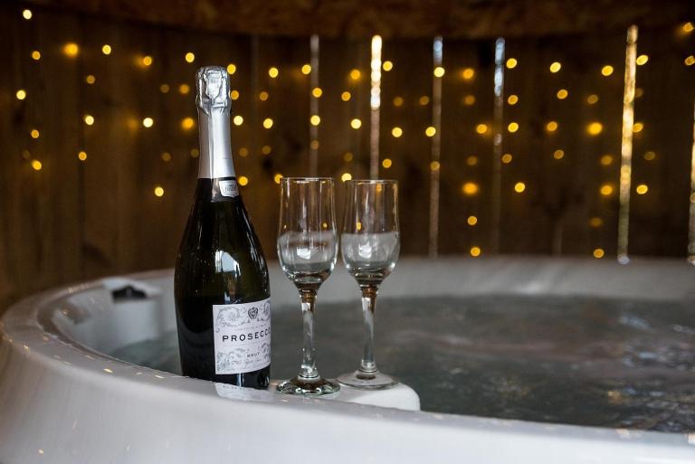 Ivydene Luxury Cottage with Covered Hot Tub - B&B Malvern Wells
