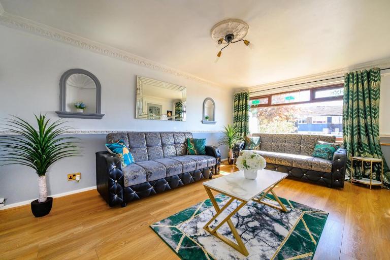 51VL For your Stylish and Relaxed Stay with Free Parking and Free WiFi - Bed and Breakfast Kirkstall
