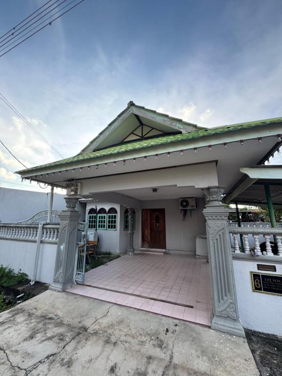 Tokku's House Stadium Gong Badak Drawbridge Umt Unisza Mydin Gong Badak Airport Lapangan Terbang Sultan Mahmud Pantai Miami - B&B Kampung Balai Maras