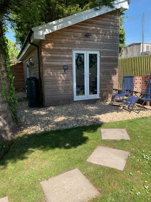 Y Caban-The Cabin-2 Guests-Private Parking-Fast WIFI - B&B Llanelli