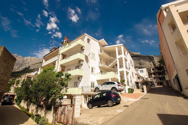 Apartments Jagoda - Bed and Breakfast Makarska