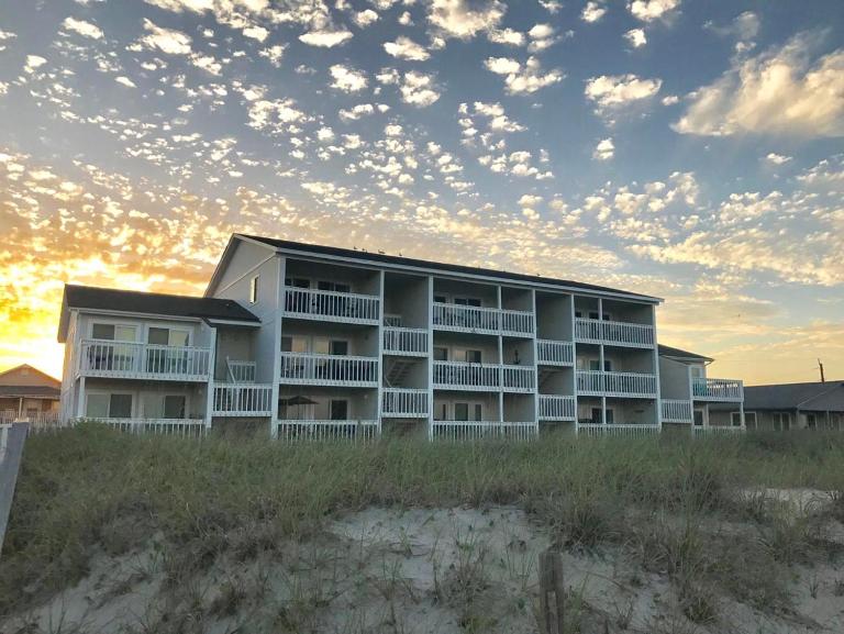 The Surfing Turtle by Bryant Real Estate - Bed and Breakfast Carolina Beach