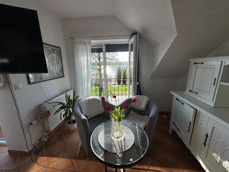 Apartament nad jeziorem w Charzykowach - B&B Charzykowy