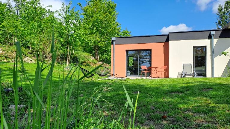 Logement neuf à 2 pas du lac - B&B La Bridoire