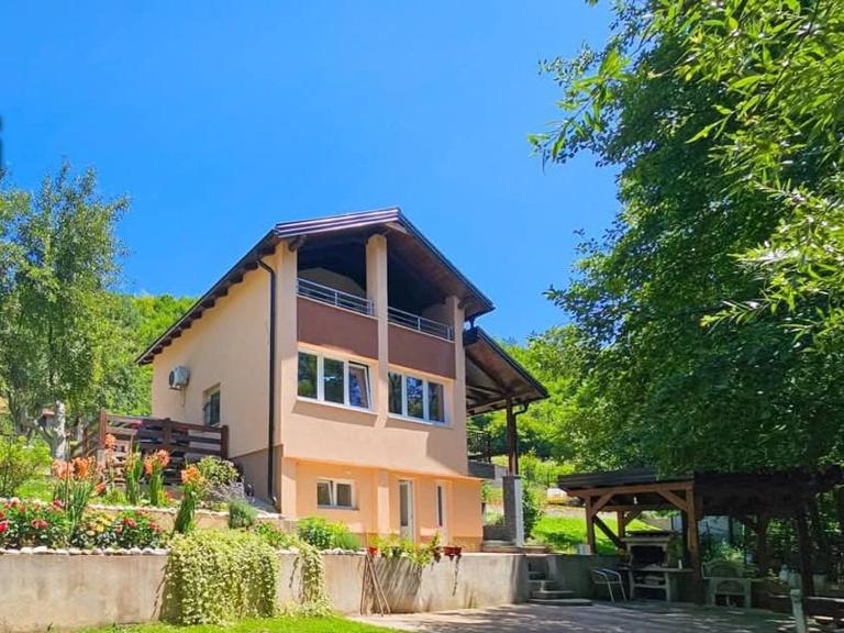 The best Riverfront house - Bed and Breakfast Sarajevo