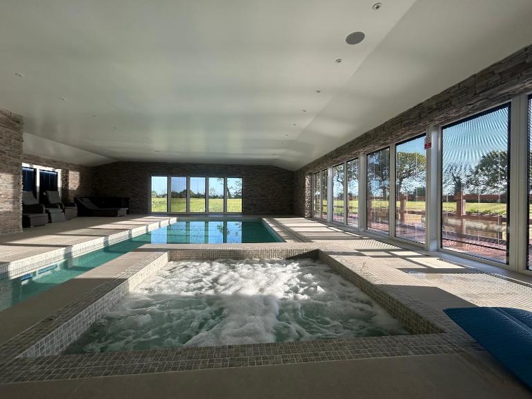 Four Bedroom House With Private Pool - Stunning countryside location with parking close to Chester City Centre - Ferienwohnung Chester