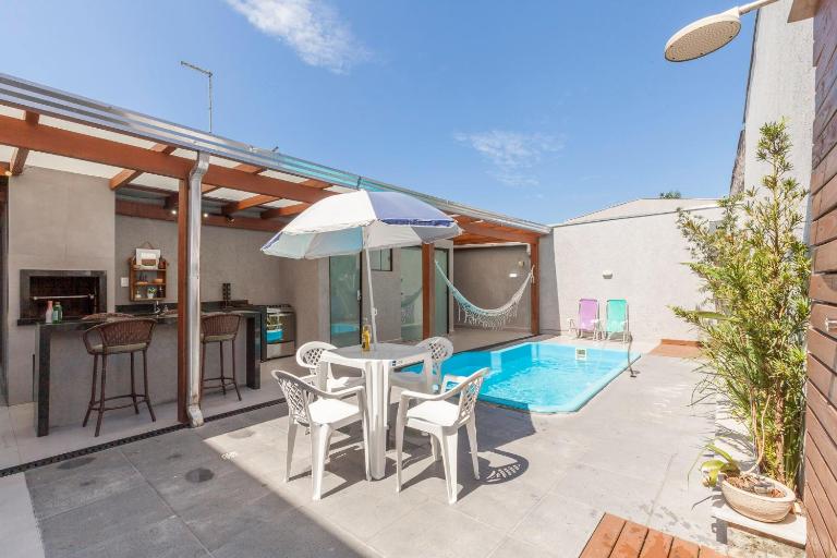 Casa a 700m da Praia com Piscina Aquecida e Churrasqueira - B&B Matinhos