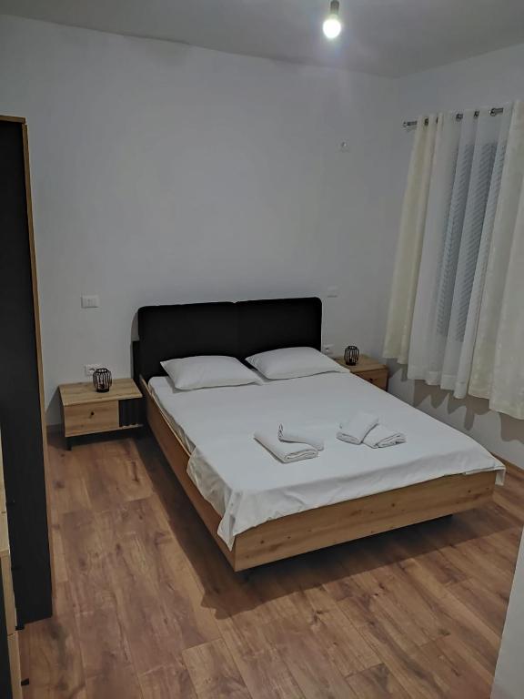 Vila F&L - B&B Vlorë