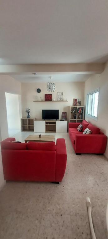Sea Breeze Maisonette - Bed and Breakfast Larnaca
