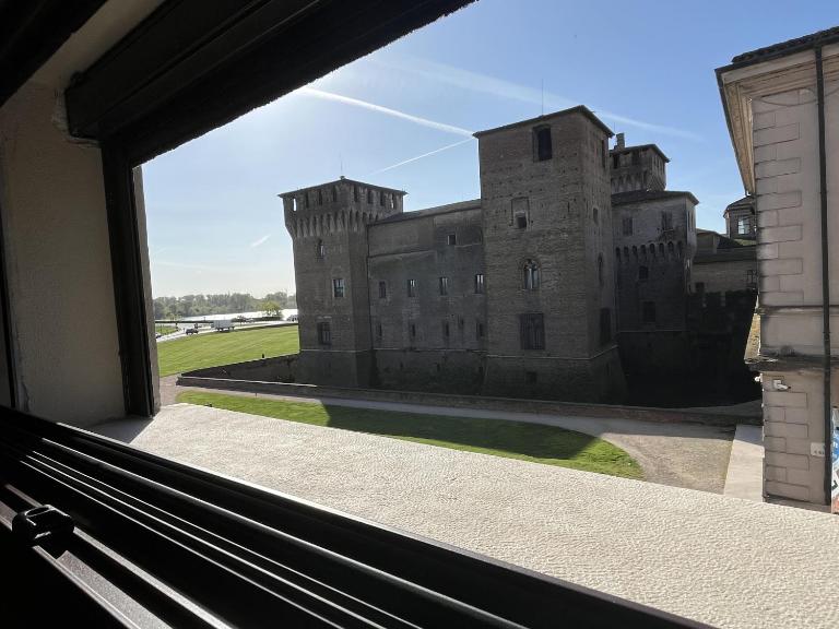 Castle Charm Apartment, MantegnaHotels - Ferienwohnung Mantua