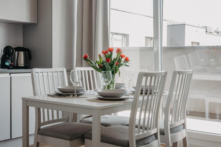 Mieszczańska 46 - Nowoczesny apartament z 2 sypialniami - taras, parking, centrum - Wrocław - Fair Rentals - B&B Wroclaw
