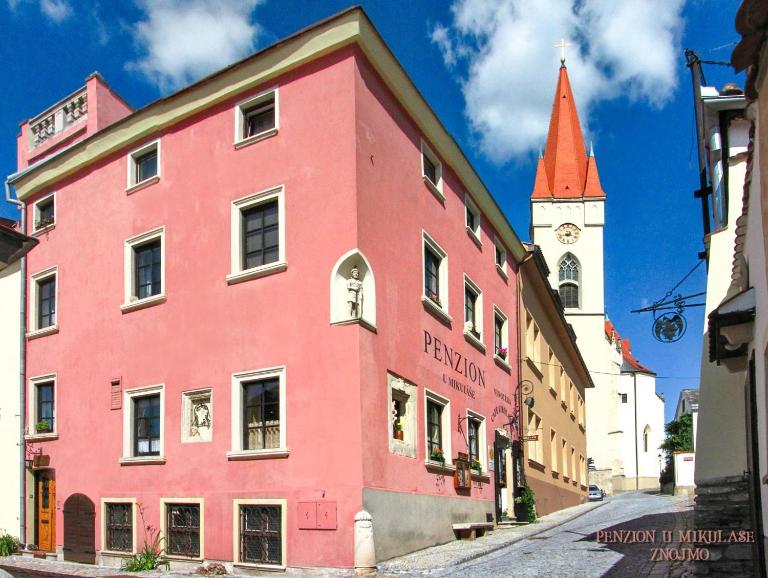 Boutique penzion U Mikuláše , Apartments Café U Rolanda - Ferienwohnung Znaim