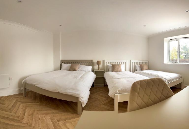 Guest Rooms at Walton Hall Farm - Chambres d'hôtes Stanford-le-Hope