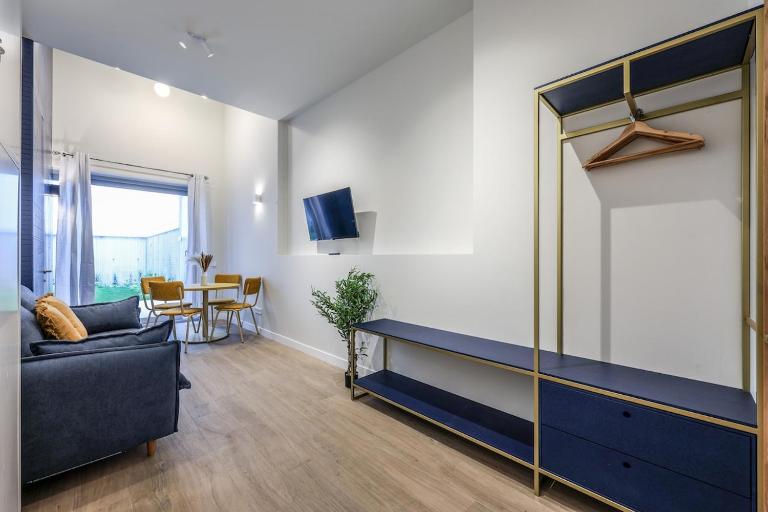 Chic Studio Steps from Gran Vía Madrid - B&B Madrid
