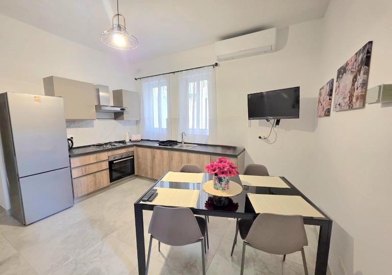 Solaria - Central Beachside 2BR in St Paul's Bay - B&B San Pawl il-Bahar