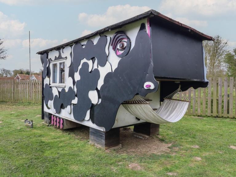 Buttercup Cow Shed 3 - B&B Woodbridge