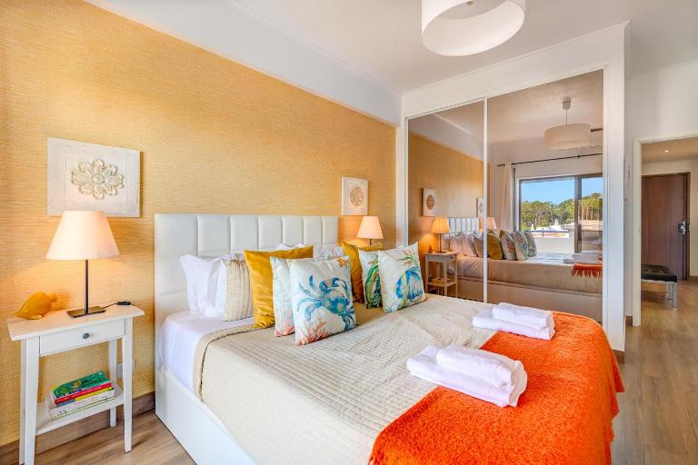 Apartamento Gomes -Free Airco, wiffi & Swimming Pool- by bedzy - Chambres d'hôtes Porches