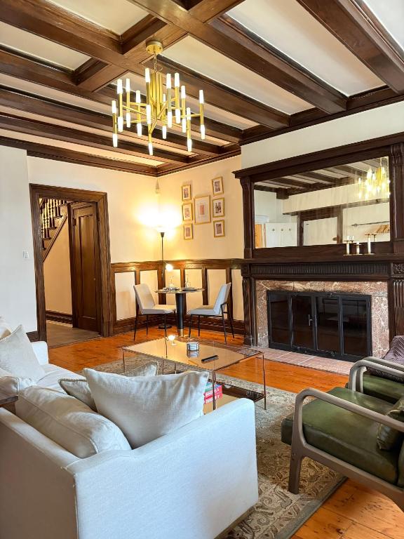 Authentic Spacious 1BDR In Downtown Montreal - B&B Montreal