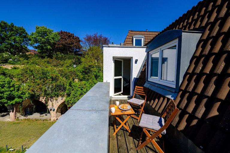 Ferienwohnung mit Sonnenbalkon & Parkplatz - Chambres d'hôtes Neustadt an der Weinstraße