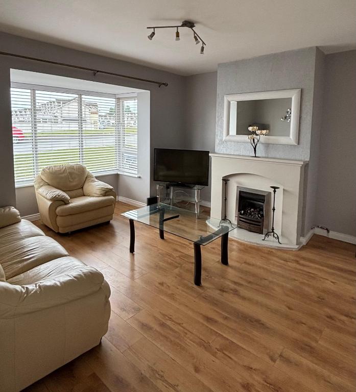 Serene Home - Ferienwohnung Ennis