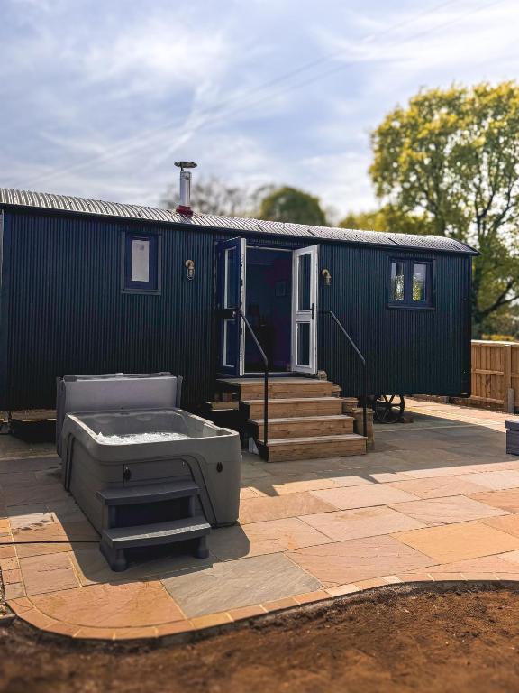 Brambles, Shepherds Hut, Isle of Wight - B&B Godshill
