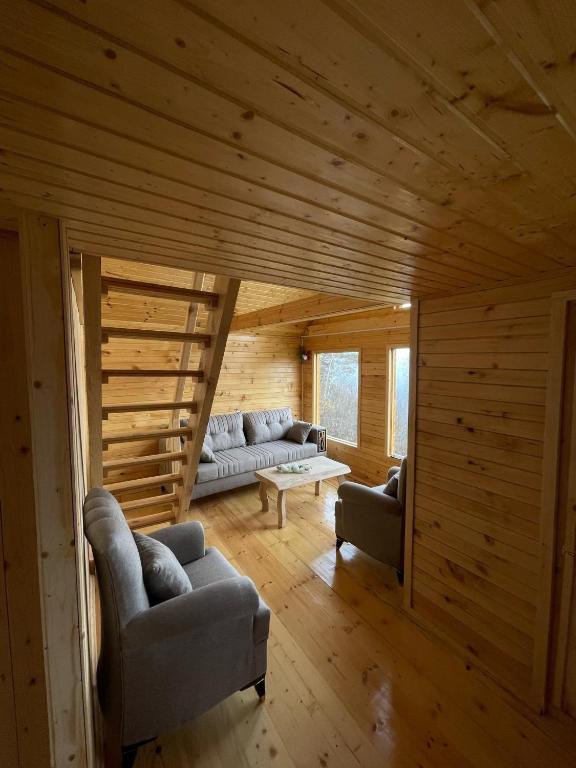 House In The Mountains-Heshkili - Chambres d'hôtes Heshk’ili