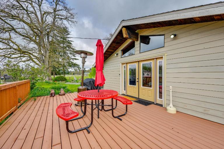 9 Mi to Spanaway Park: Home w/ Indoor Hot Tub - Ferienwohnung Graham