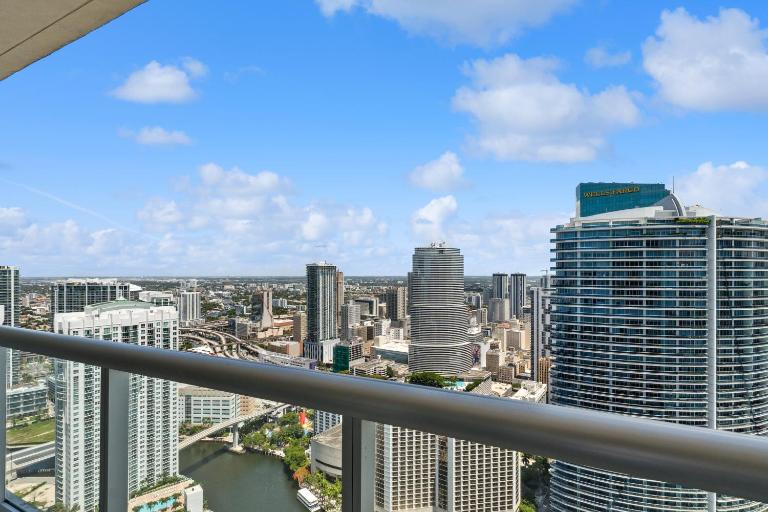 Apartment on the Highest Floor - Icon Brickell 3 - B&B Miami