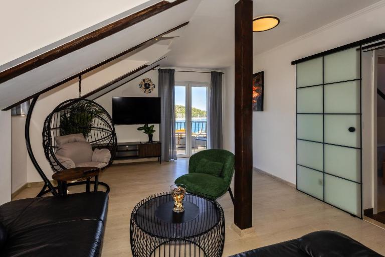 Renovated Apartments Skorin - B&B Rogoznica