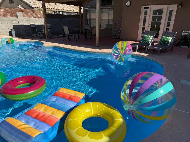 Remodeled Pool Villa with High Ceilings Near Summerlin - B&B Las Vegas