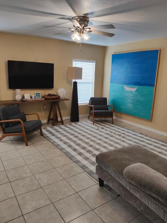 Short Walk to Beach 1 - B&B South Padre Island