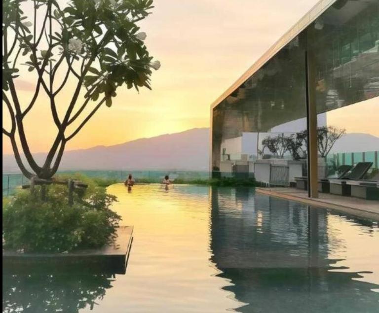 清迈市区Astra condo 屋顶无边泳池可步行至夜市 - Ferienwohnung Chiang Mai