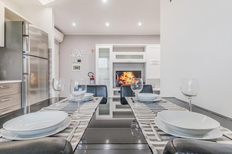Modern 2 Bedroom Apt Cinecitta - Ferienwohnung Rom