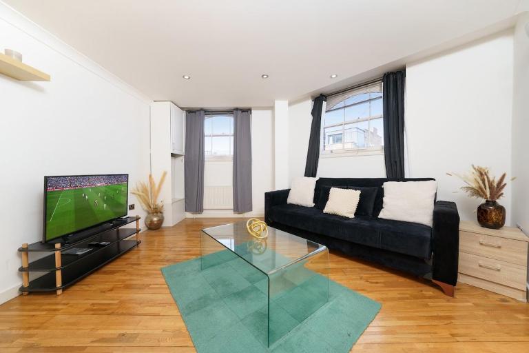 Central London 2BR 4 Min Walk to Liverpool St - B&B Londra