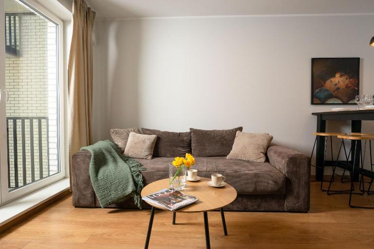 Botanica Deluxe Apartment with Balcony & AC - ProperUNIT - B&B Breslavia