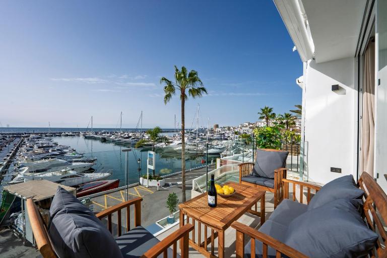 243-Fully Renovated-Puerto Banus Marbella Front Line Penthouse - B&B Marbella