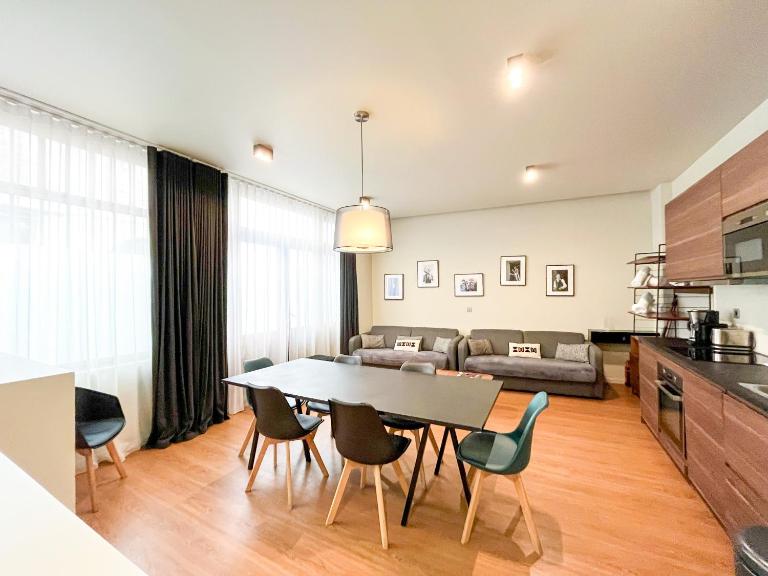 Urban Flat 138 - Beautiful Duplex in Saint Germain - Chambres d'hôtes Paris