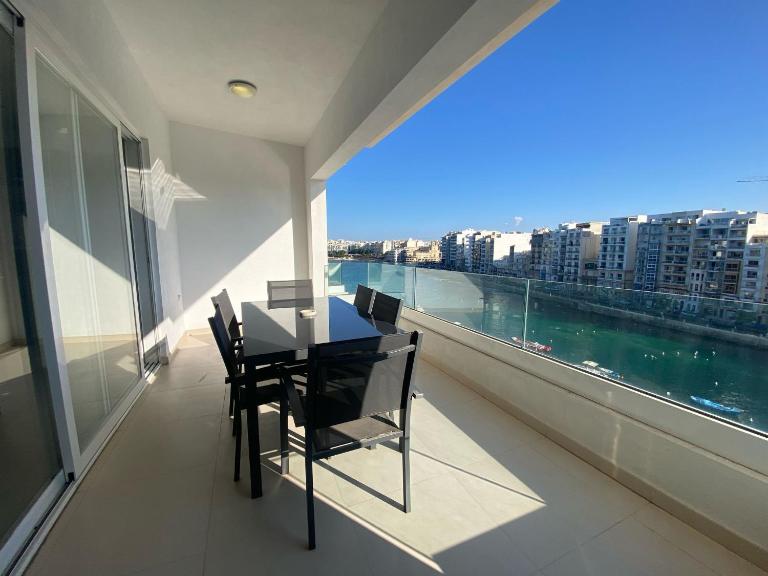 St Julians SEAFRONT Apartment - B&B San Julián
