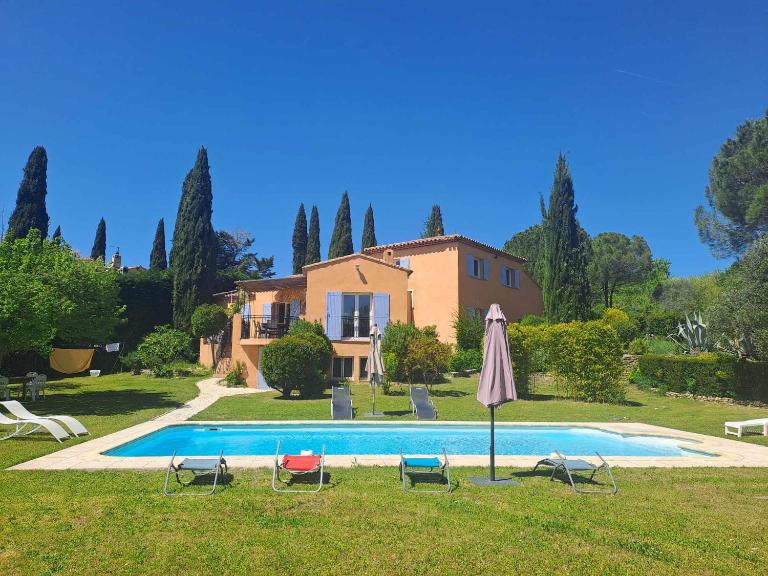 Magnifique Villa avec piscine - Bed and Breakfast Cadenet