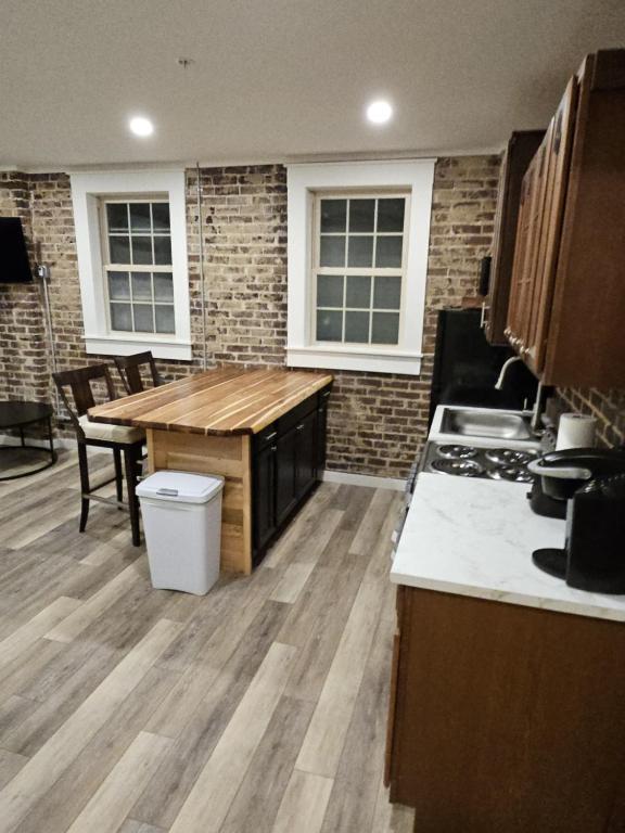 Modern 1BR Apartment in GREAT Location Unit 203 - B&B Maryville